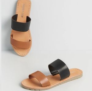 GENUINE LEATHER BLACK & TAN SLIDE SANDLAS☆ SIZE 39 ☆NEW IN BOX☆ BY MODCLOTH